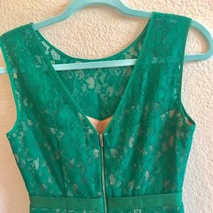 BCBGMAXAZRIA Green dress very elegant dress